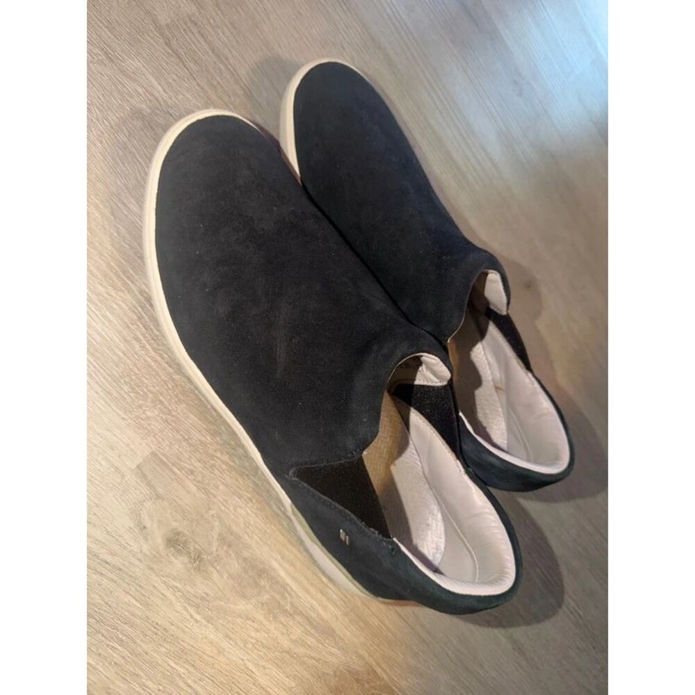 Kizik The Slip-On Sneaker Casual Hands Free Shoe WOMEN 9, G8JB1 - Black Suede